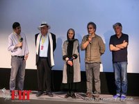 «دلم می خواد» برای اولین بار در جشنواره جهانی فیلم فجر اکران شد.